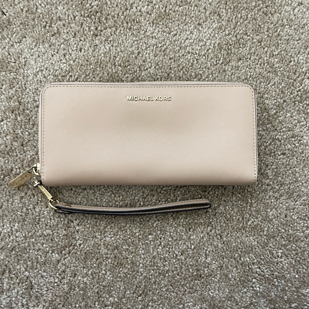 Michael Kors Wallet & Wristlet